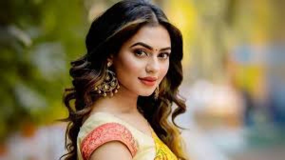 বিমানবন্দরে নুসরাত ফারিয়া গ্রেপ্তার